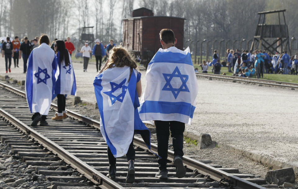 AUSCHWITZ: Klieger har som tidsvitne besøkt leiren sammen med statsledere og politikere fra Israel, USA og Europa. De siste tiårene har han også en rekke ganger deltatt i «Marsjen for livet» som går mellom leirene Auschwitz og Birkenau. Bildet er fra årets marsj.