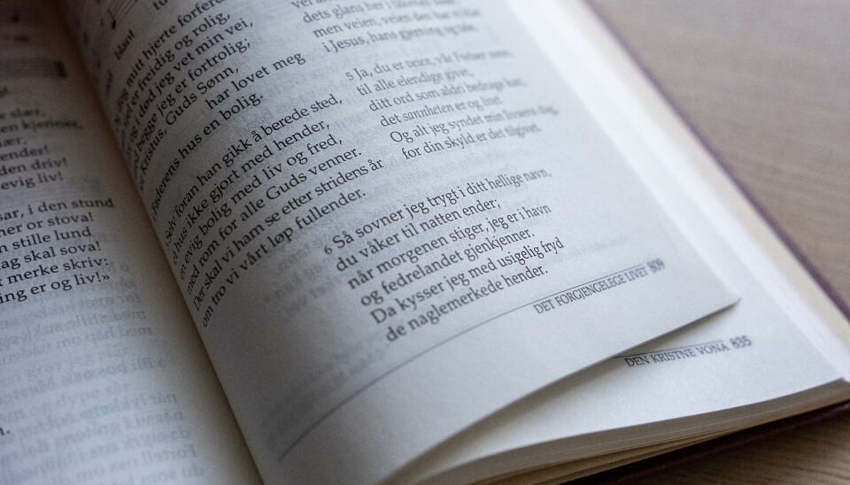 SALME: I dag vil jeg dele to salmevers med deg, blant annet fra salmen «En dalende dag, en stakket stund», skriver Egil Sjaastad