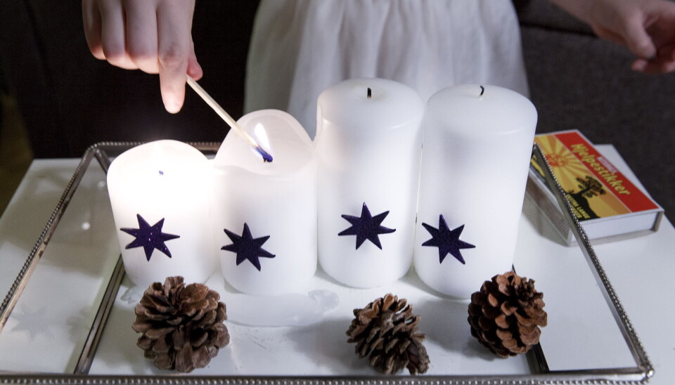 NÅDE: Lysene i disse dager skal minne oss om historien om Guds løsning for hele menneskeheten, Jesus Kristus, verdens lys. Han kom ikke med makt eller våpen. Han kom med nåde, skriver Ann-Christin Østerberg.