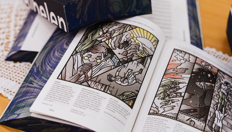 SATSER: Det andre opplaget av konfirmantbibelen i 2024-oversettelse er underveis, med et noe endret omslag. Kunstneren Børge Bredenbekk har illustrert den med sin karakteristiske strek.