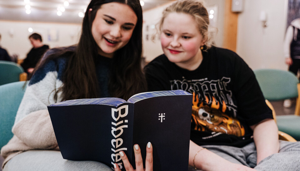 BESTSELGER: Bibelselskapet har i snitt solgt rundt 25.000 konfirmantbibler de siste åra, og omkring 30.000 tenåringer deltar stadig i Den norske kirkes konfirmasjons-undervisning.
