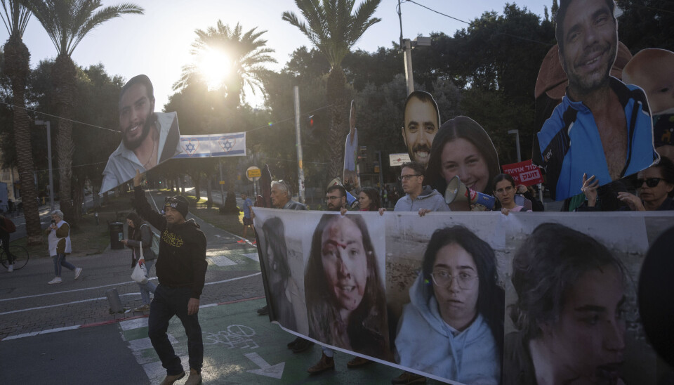 TEL AVIV: Demonstranter krever grep fra Israels regjering for å få løslatt gisler.