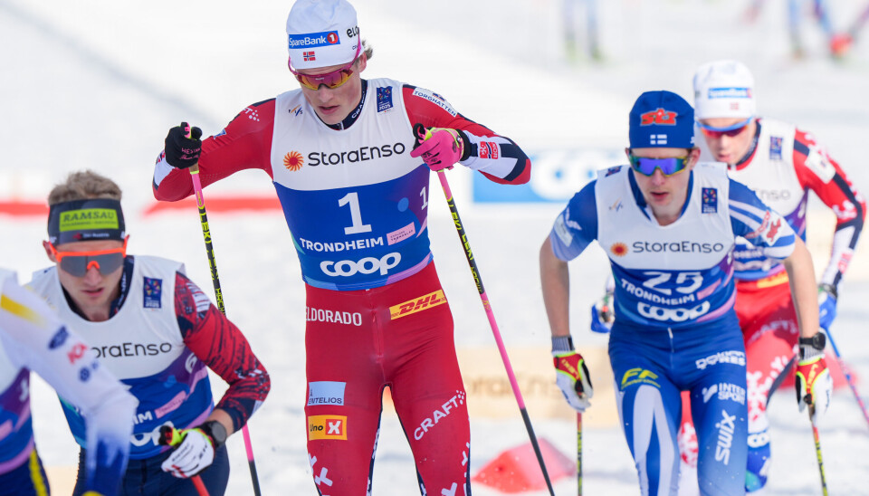 KARRIERE: På bildet ser vi Johannes Høsflot Klæbo og Remi Lindholm fra Finland under 50 km fri teknikk for menn under ski-VM i Trondheim.
