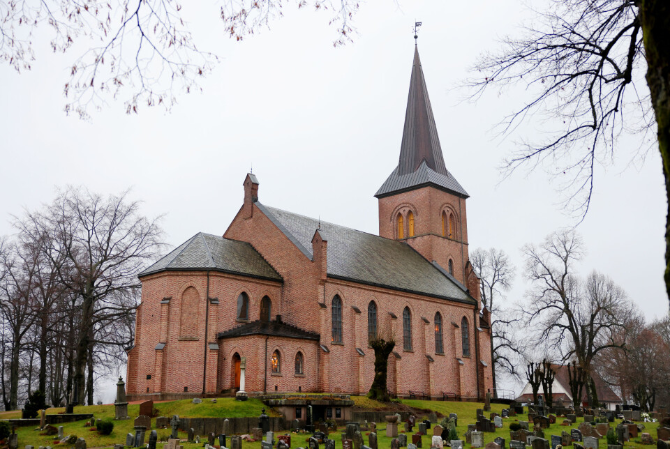 Lønnsoppgjøret i kirken kom til enighet like etter midnatt onsdag, etter en halv dags forhandlinger. Her Asker kirke. Illustrasjonsfoto: Ørn E. Borgen / NTB