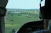 Utsikt over grønt landskap sett fra et fly.
