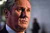 Keir Starmer snakker til pressen utenfor BBC-studioene i London.