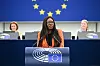 Taler ved Europaparlamentets talerstol under en plenumsdebatt om kriminalitetsofres rettigheter.