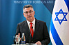 Gideon Sa’ar taler under en pressekonferanse foran israelske og slovenske flagg i Ljubljana.