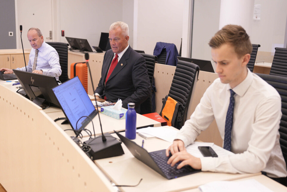 Kapalak qanotlari blowjob texnikasi Ayolni erkak koz ongida sikish haqidagi haqiqiy kadrlar.